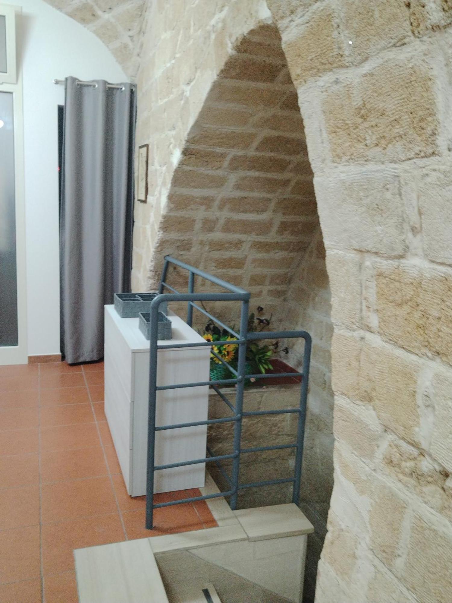 Casa Vacanza Nel Cuore Della Pietra Barletta Kültér fotó