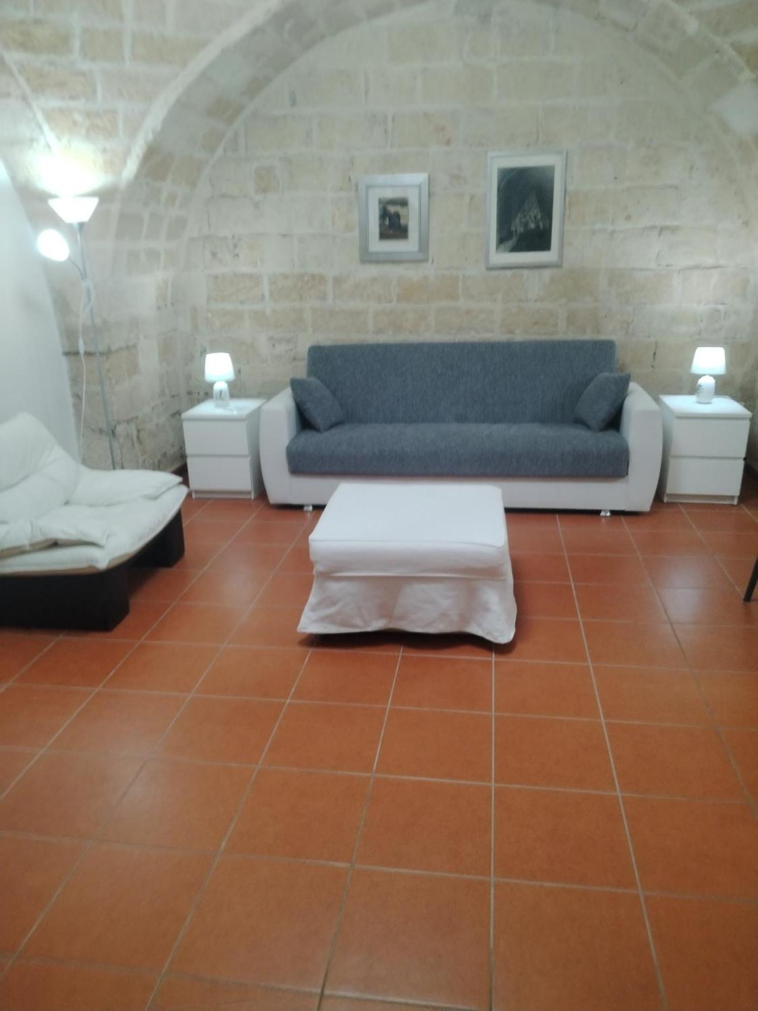 Casa Vacanza Nel Cuore Della Pietra Barletta Kültér fotó