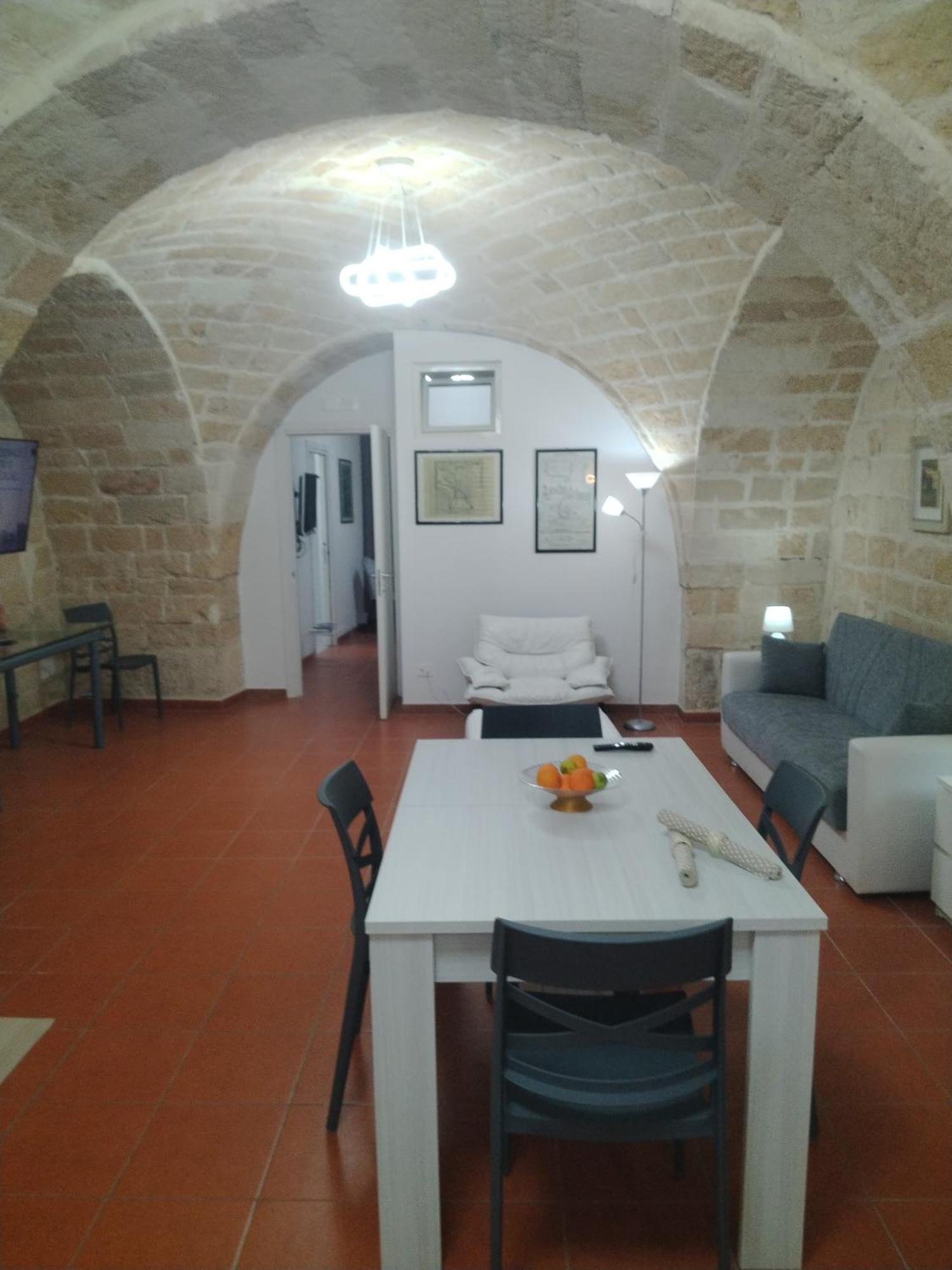 Casa Vacanza Nel Cuore Della Pietra Barletta Kültér fotó