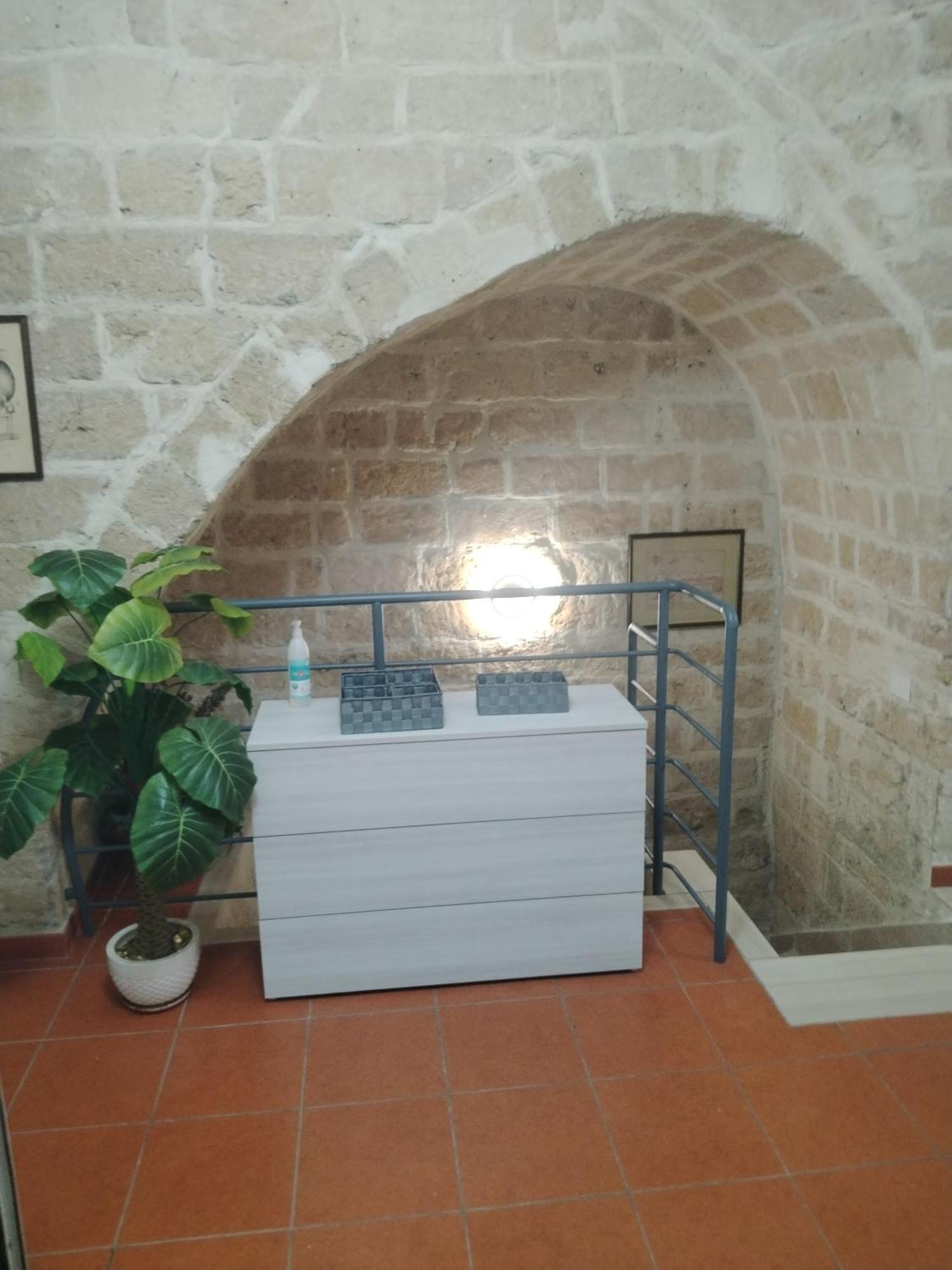 Casa Vacanza Nel Cuore Della Pietra Barletta Kültér fotó